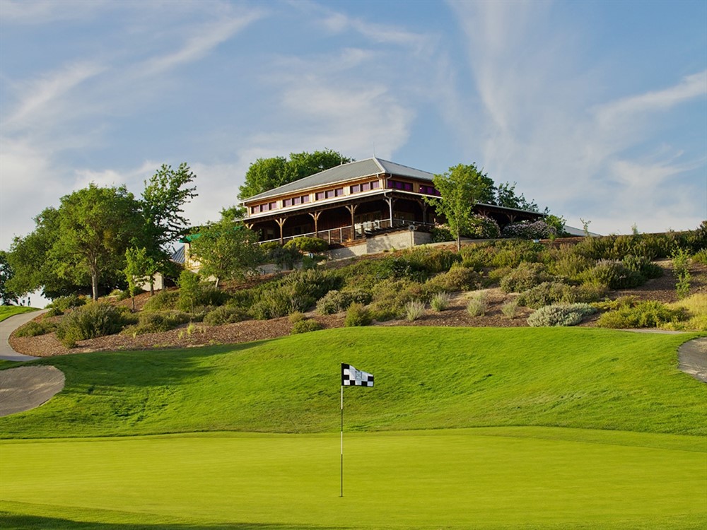 18th Hole with Clubhouse in background